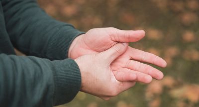 tremor-essencial-maos