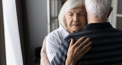pessoas-idosas-enfrentando-doenca-de-alzheimer-juntas
